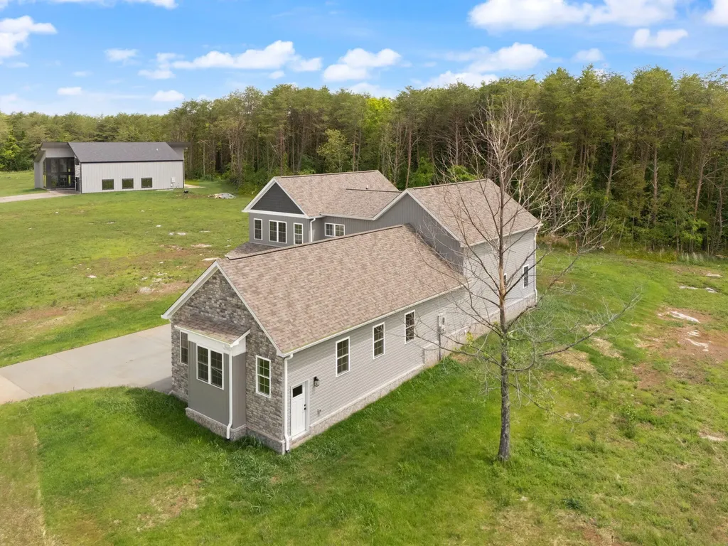 288 W Canterbury Drive Bronston KY 42518