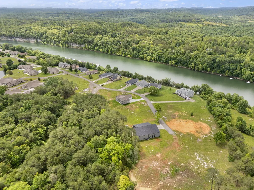 288 W Canterbury Drive Bronston KY 42518