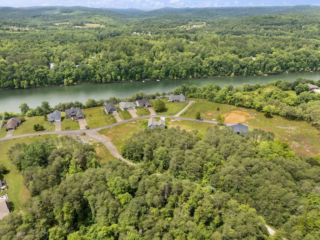 288 W Canterbury Drive Bronston KY 42518