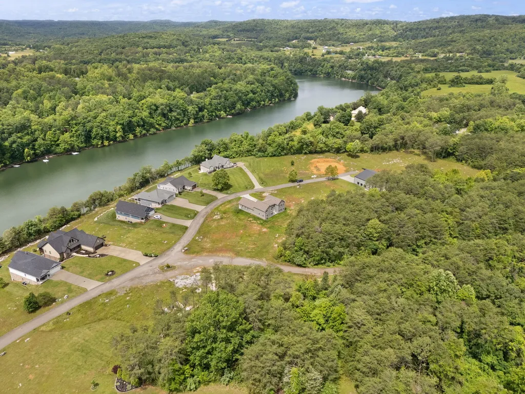 288 W Canterbury Drive Bronston KY 42518