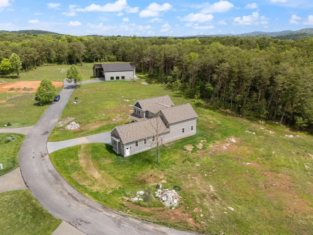 288 W Canterbury Drive Bronston KY 42518