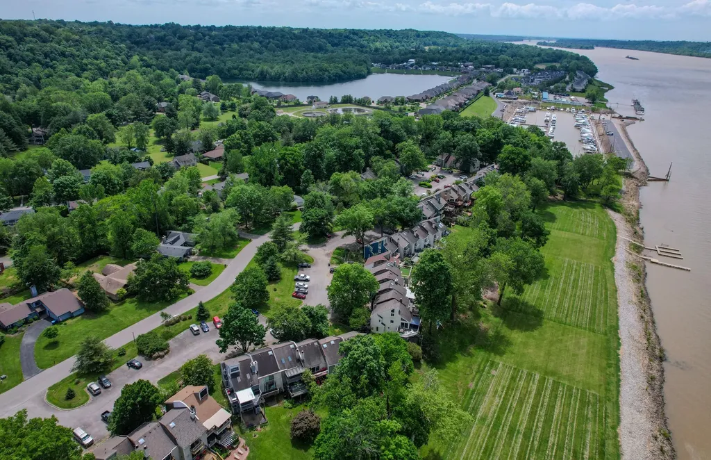 14009 Harbour Place Prospect KY 40059