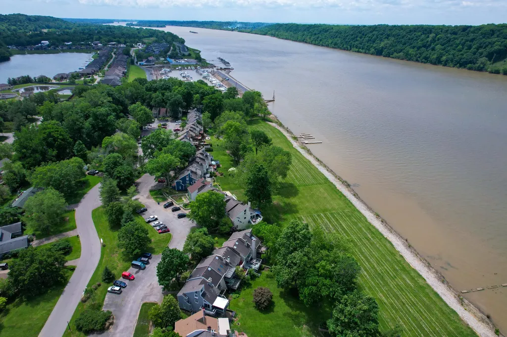 14009 Harbour Place Prospect KY 40059