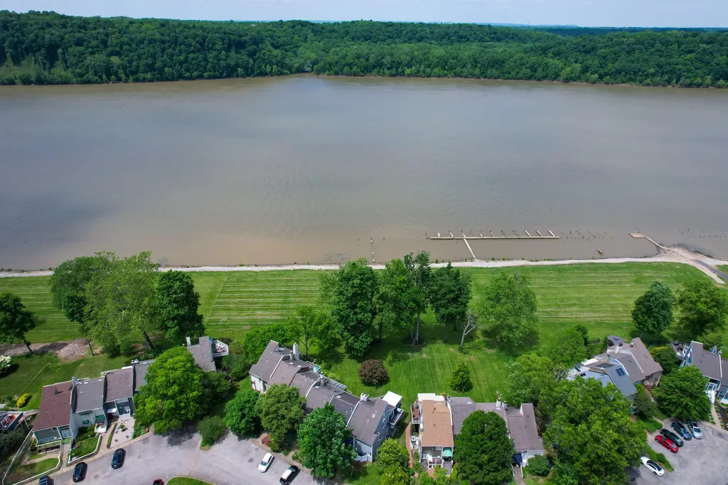 14009 Harbour Place Prospect KY 40059