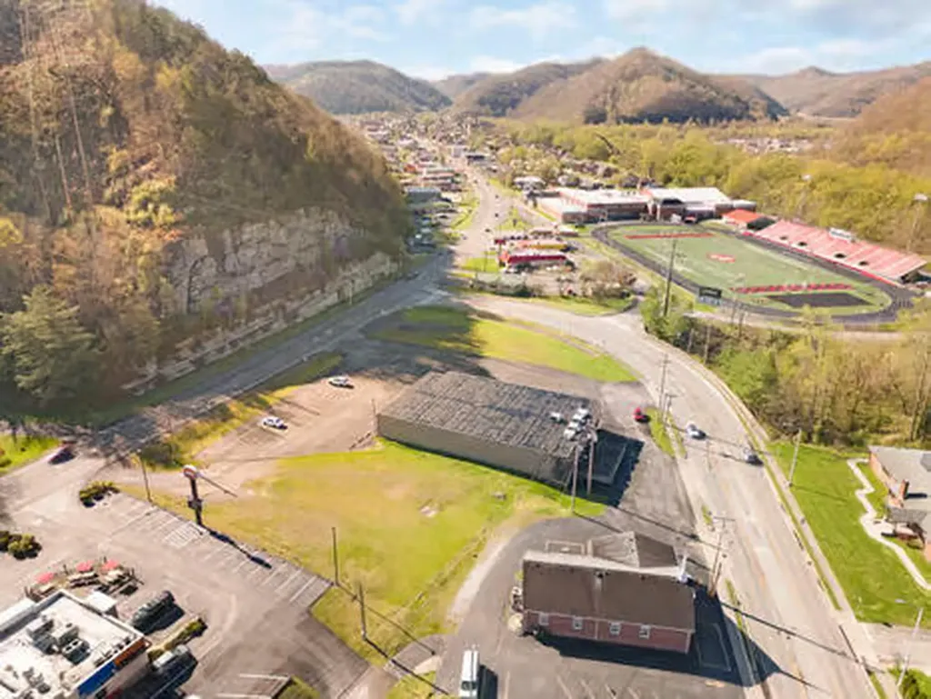 1009 N Lake Drive Prestonsburg KY 41653
