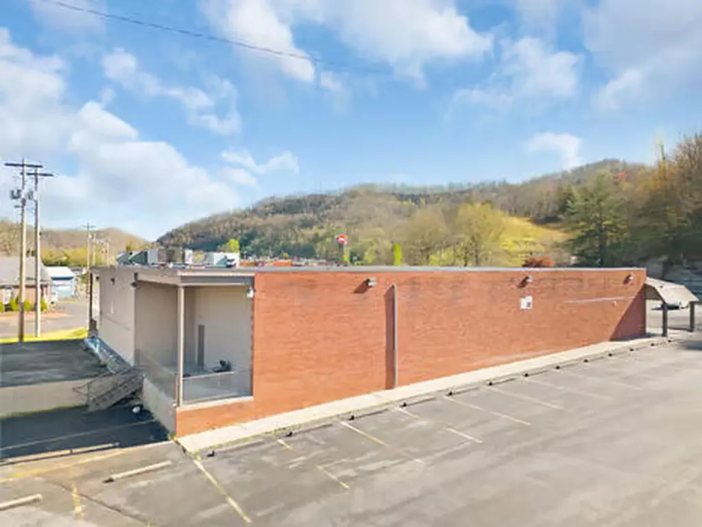 1009 N Lake Drive Prestonsburg KY 41653