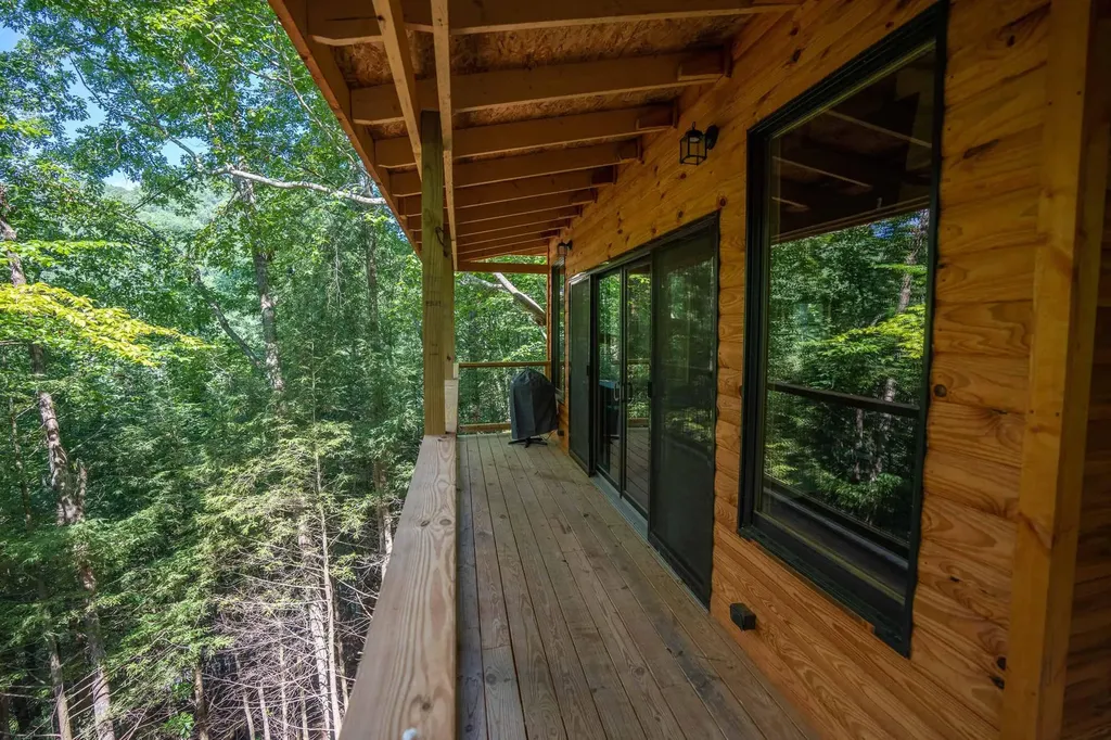 689 Cave Hollow Road Campton KY 41301