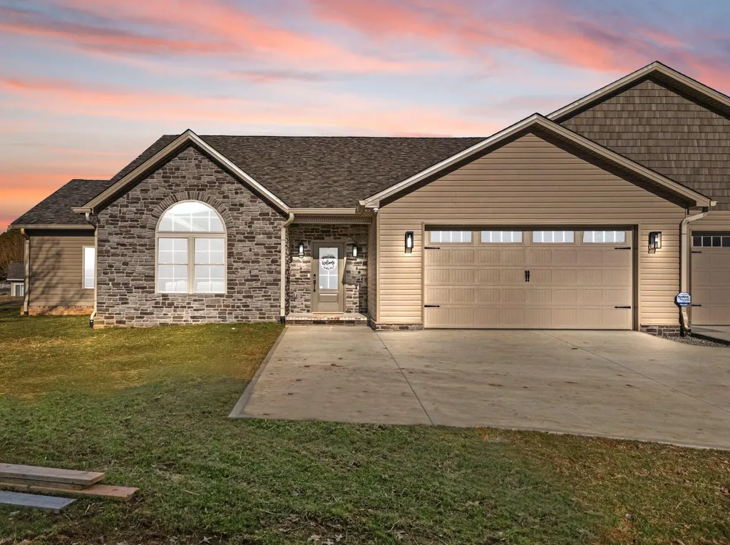112 B W Canterbury Drive Bronston KY 42518