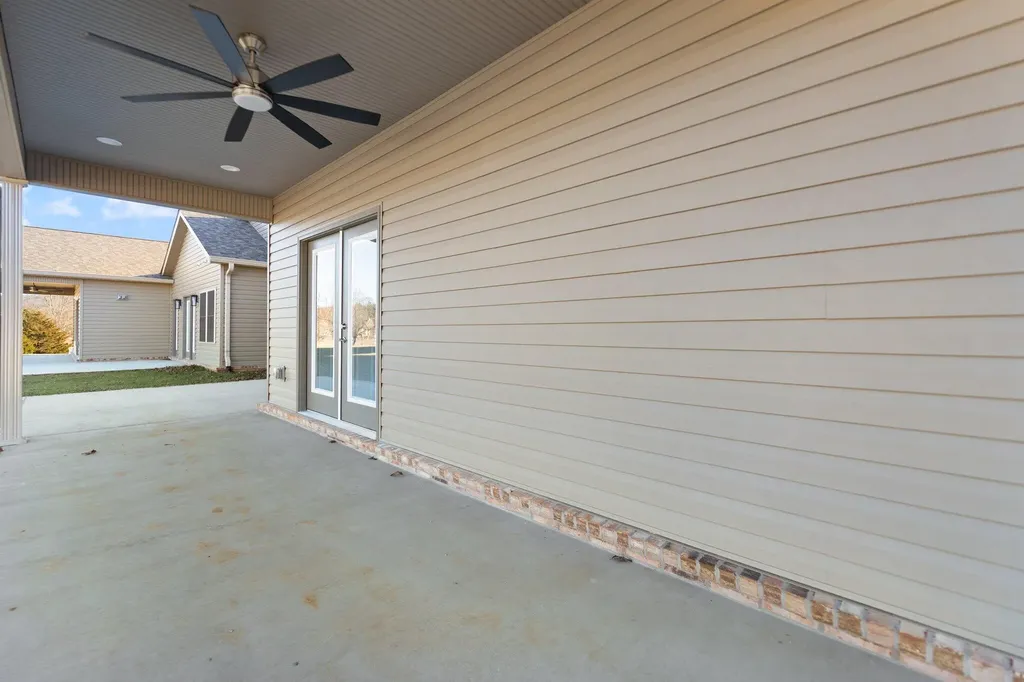 112 B W Canterbury Drive Bronston KY 42518