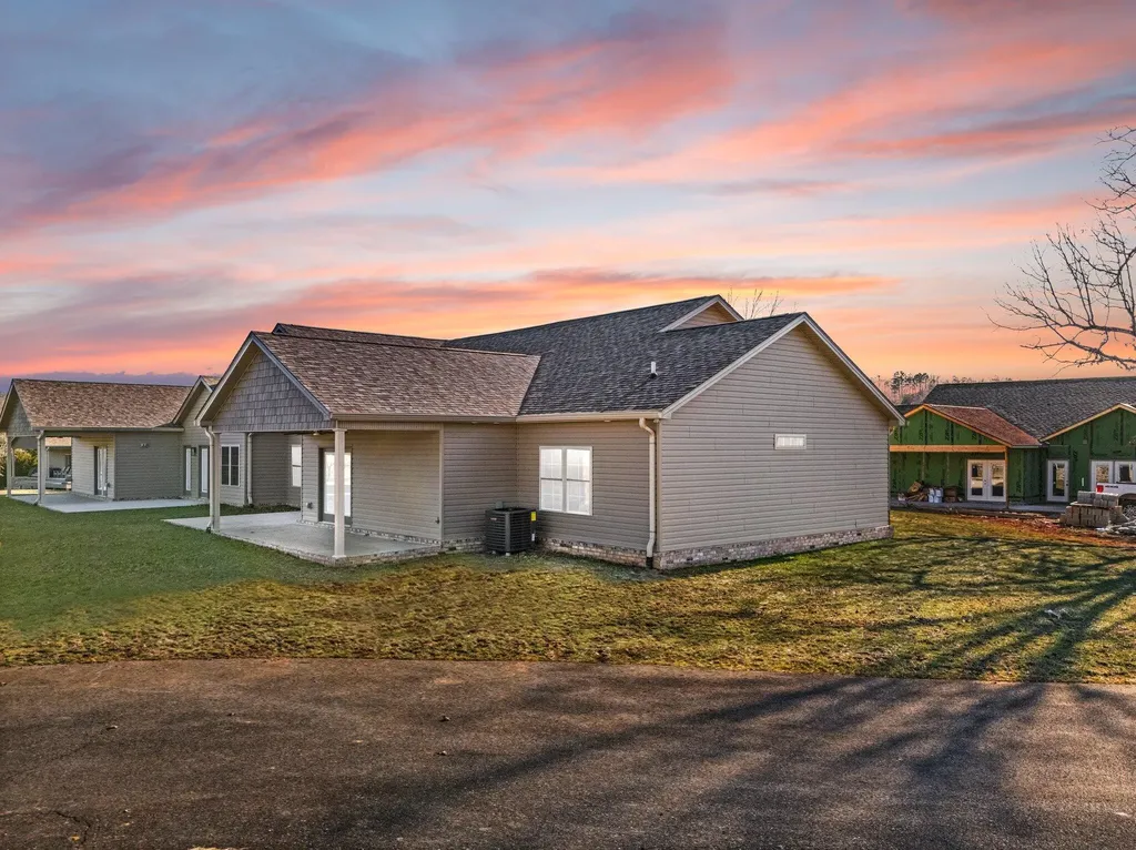 112 B W Canterbury Drive Bronston KY 42518