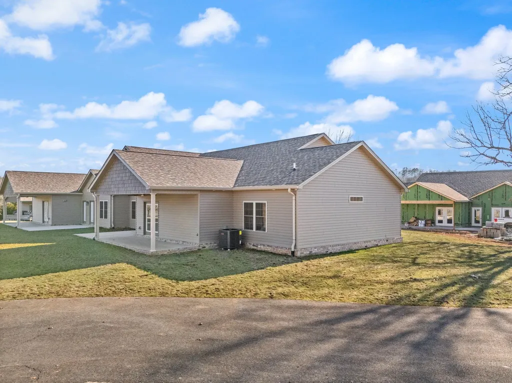112 B W Canterbury Drive Bronston KY 42518