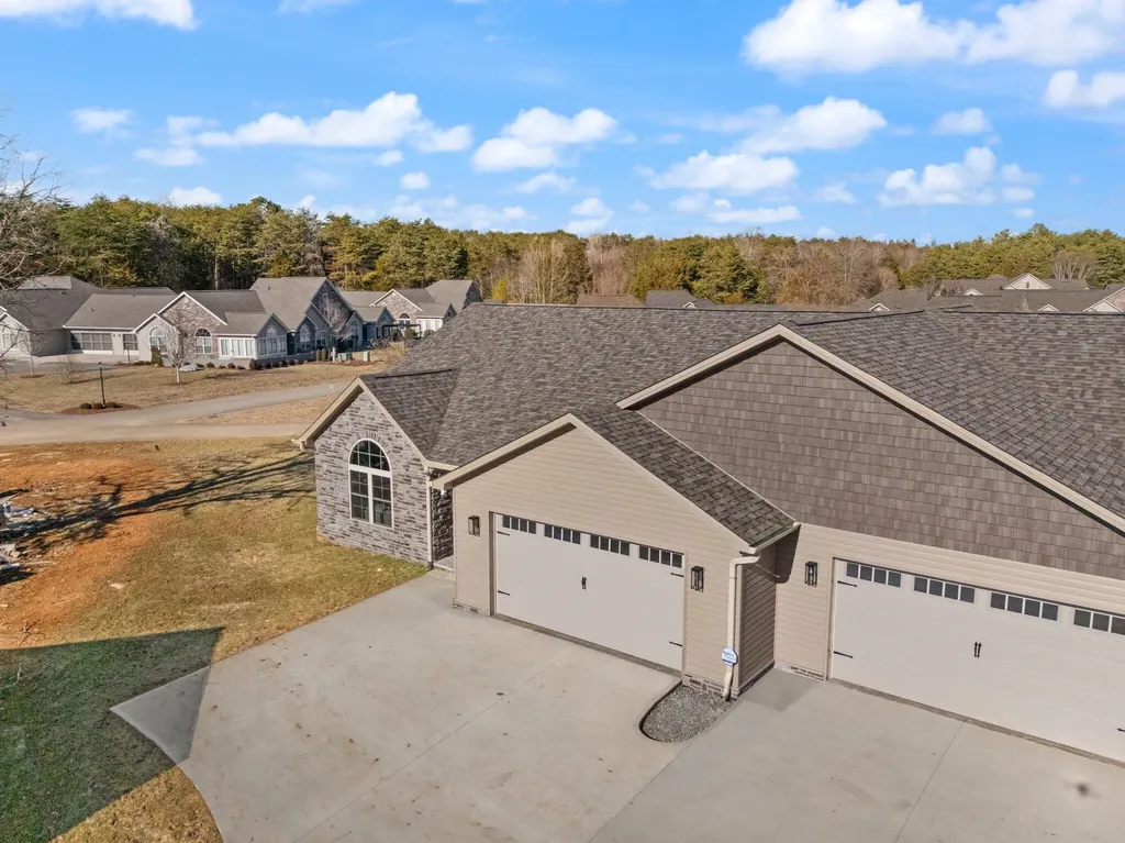 112 B W Canterbury Drive Bronston KY 42518