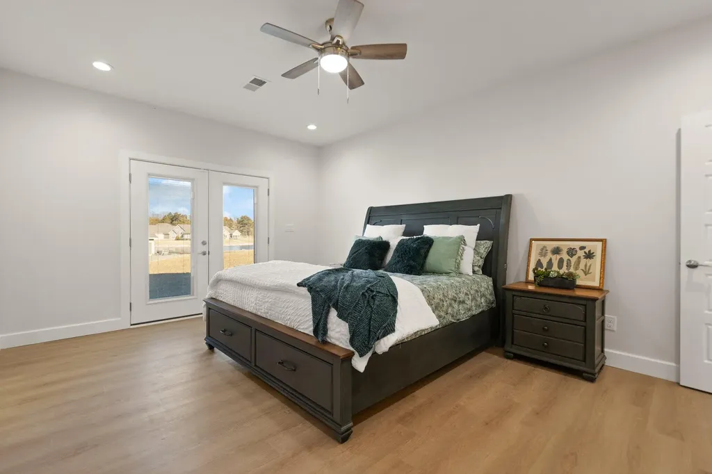 112 B W Canterbury Drive Bronston KY 42518