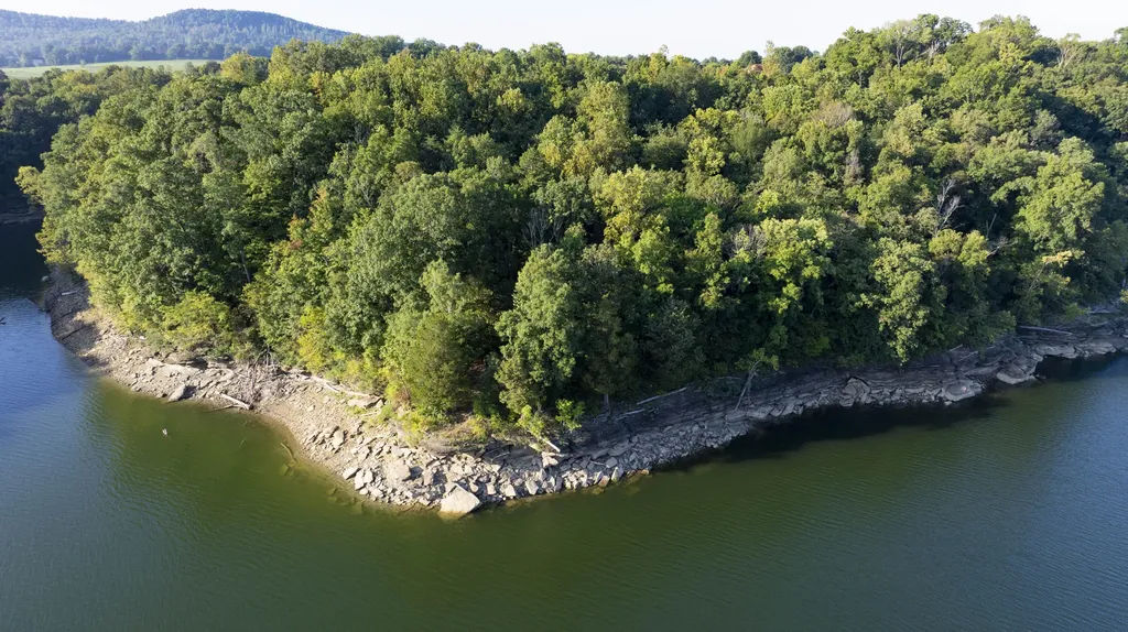 516 Colson Drive Bronston KY 42518