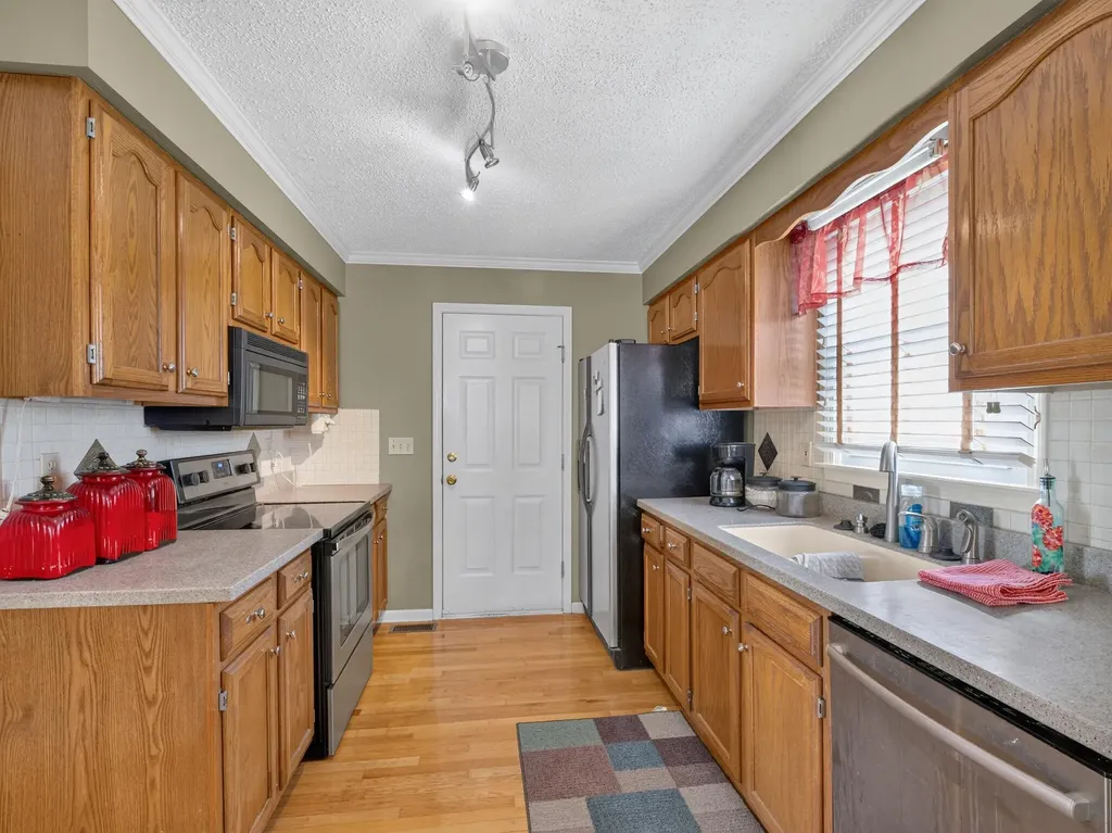 1013 Ballard Lane Madisonville KY 42431