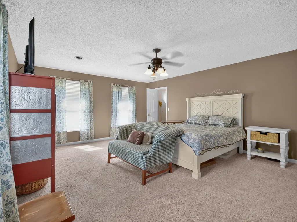 1013 Ballard Lane Madisonville KY 42431