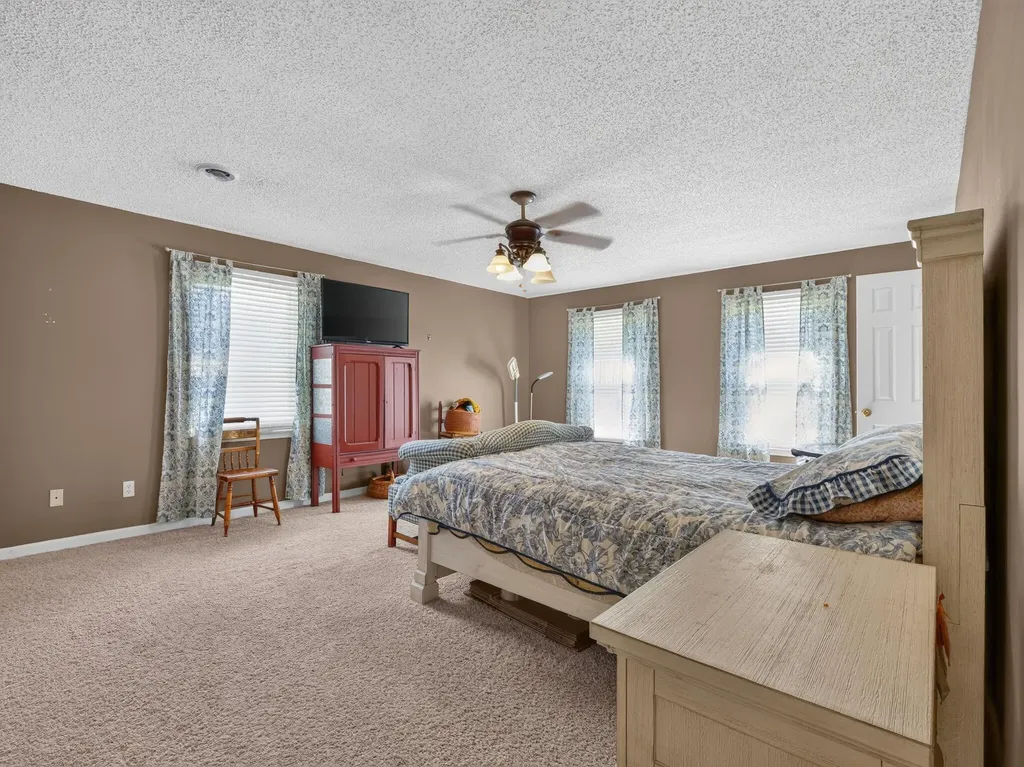 1013 Ballard Lane Madisonville KY 42431