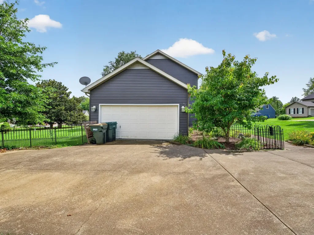 1013 Ballard Lane Madisonville KY 42431