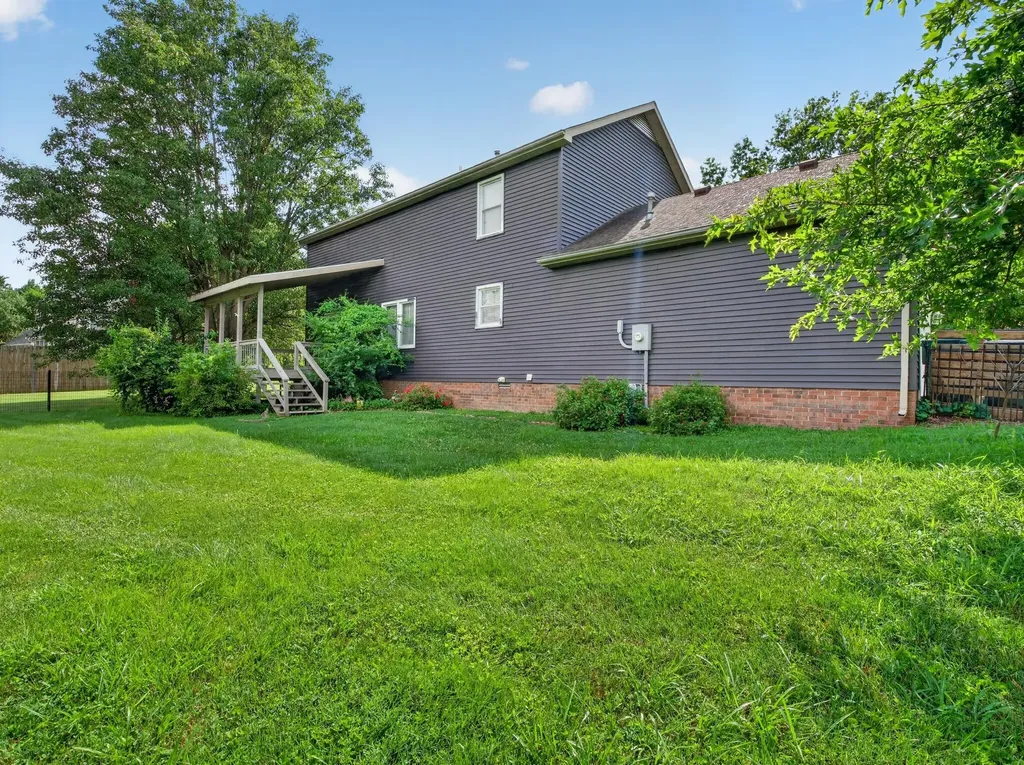 1013 Ballard Lane Madisonville KY 42431