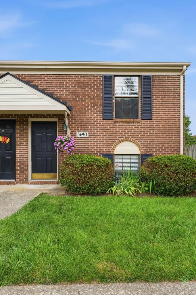 1440 SE Hartland Woods Way Lexington KY 40515