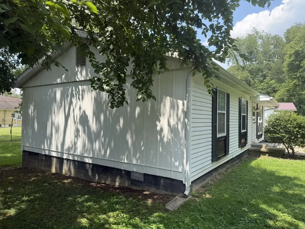98 Cooper Street Vanceburg KY 41179