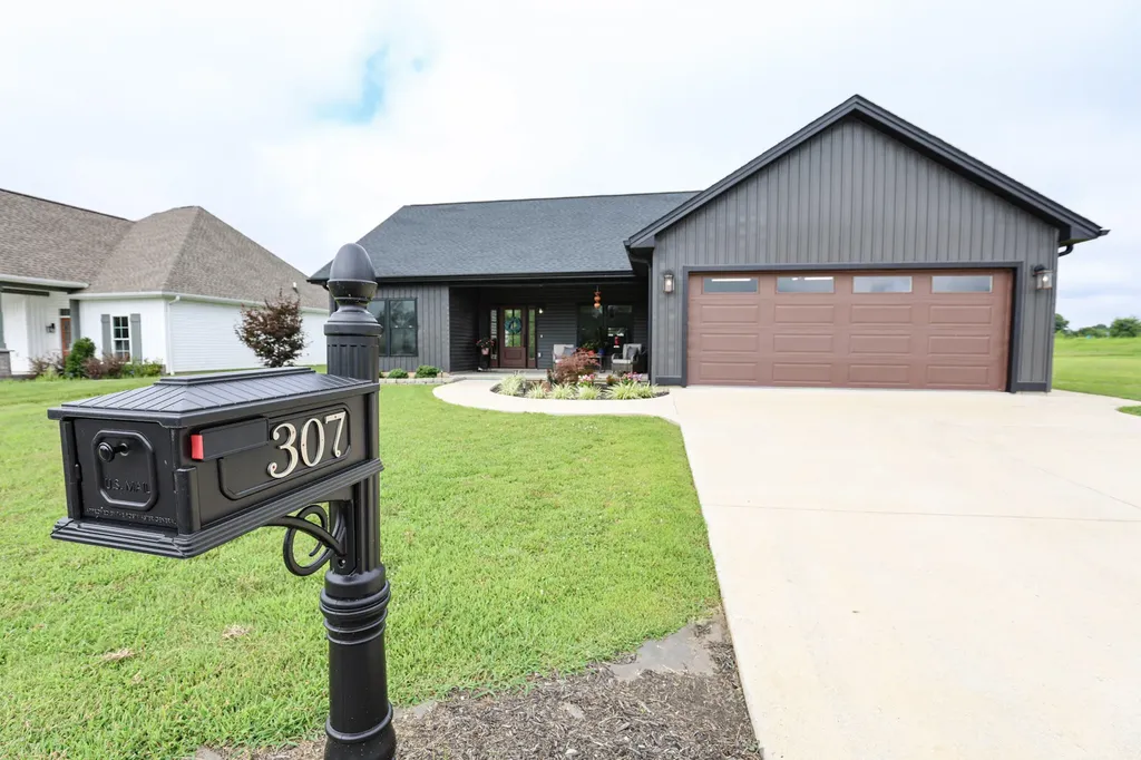 307 Parkway Drive Mayfield KY 42066