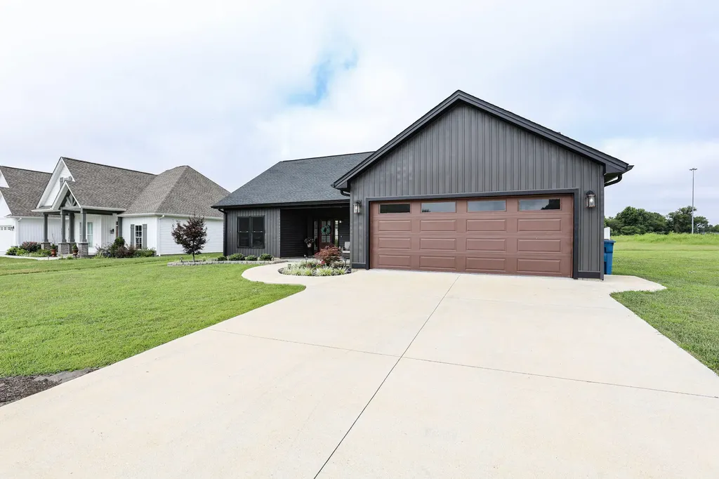 307 Parkway Drive Mayfield KY 42066
