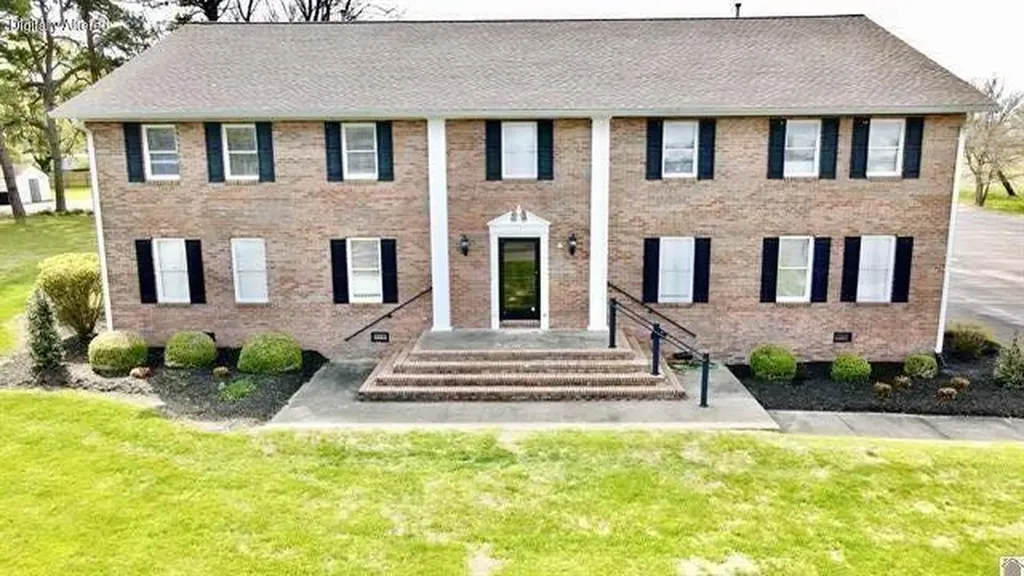 1105 State Route 121 N Murray KY 42071