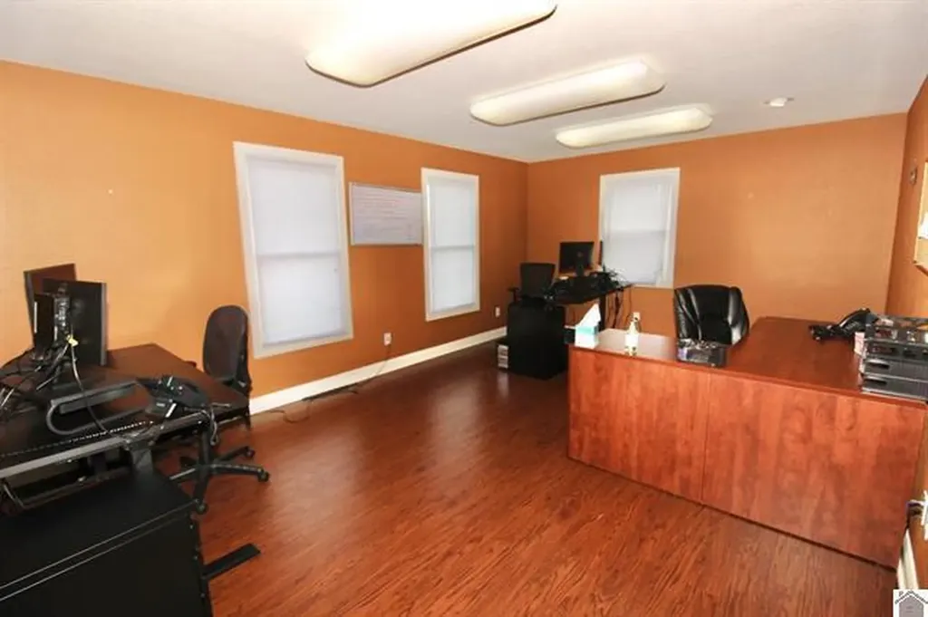 1105 State Route 121 N Murray KY 42071