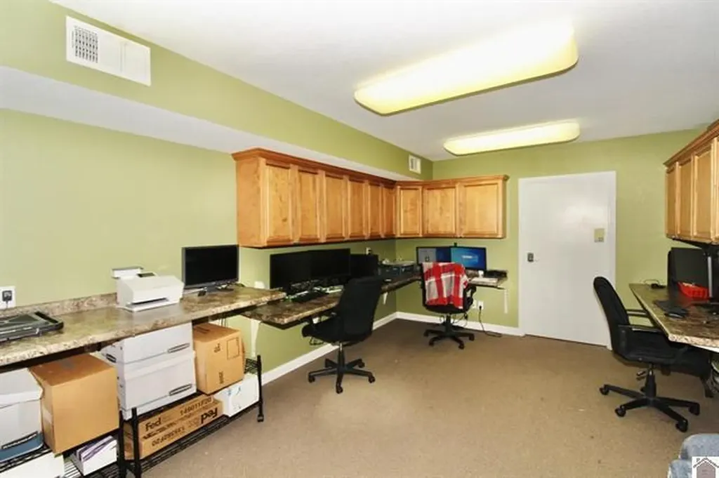 1105 State Route 121 N Murray KY 42071