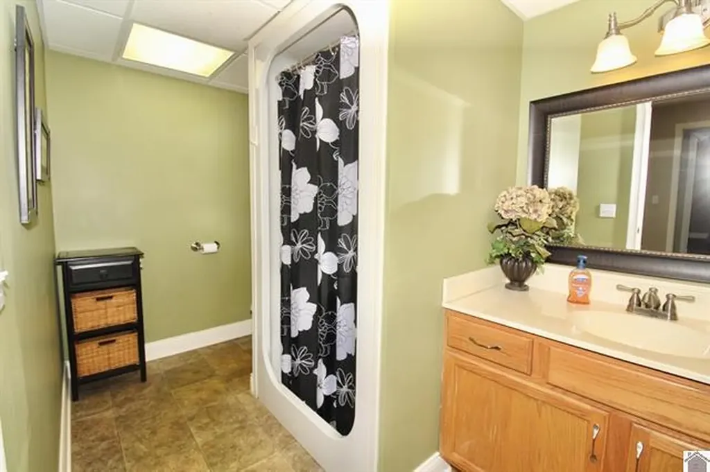 1105 State Route 121 N Murray KY 42071