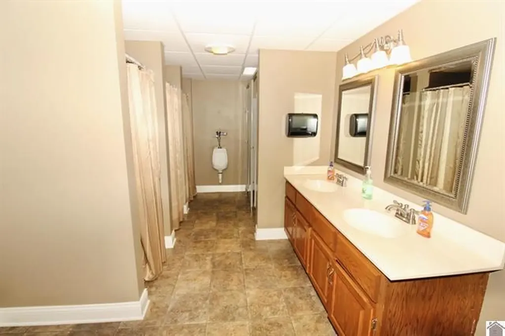 1105 State Route 121 N Murray KY 42071