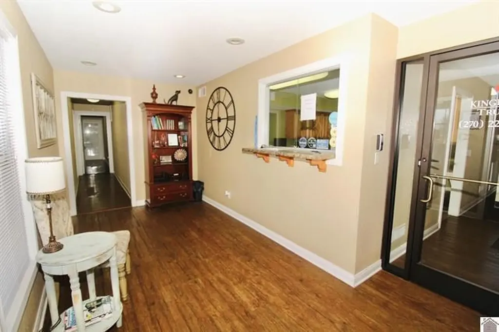 1105 State Route 121 N Murray KY 42071