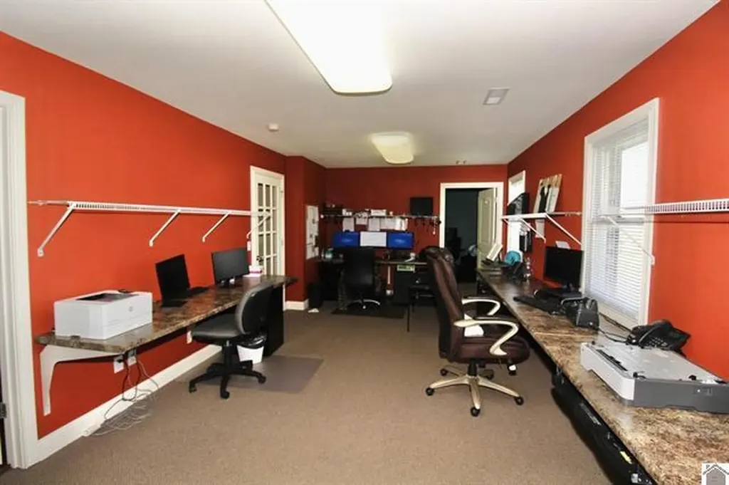 1105 State Route 121 N Murray KY 42071