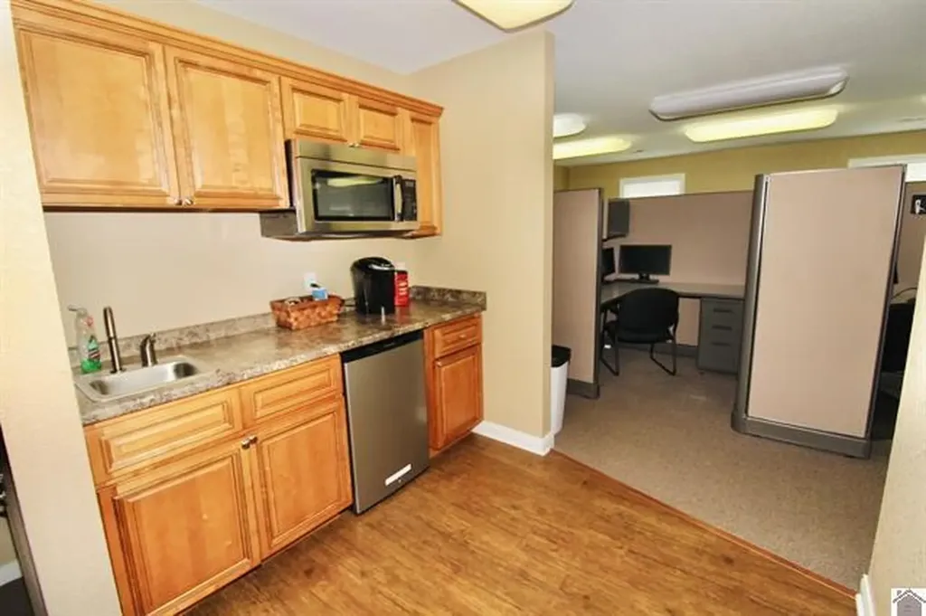 1105 State Route 121 N Murray KY 42071
