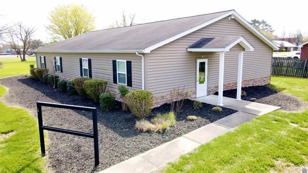 1105 State Route 121 N Murray KY 42071