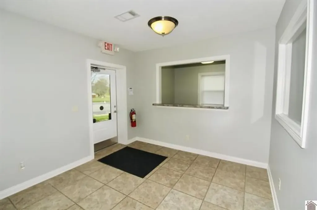 1105 State Route 121 N Murray KY 42071