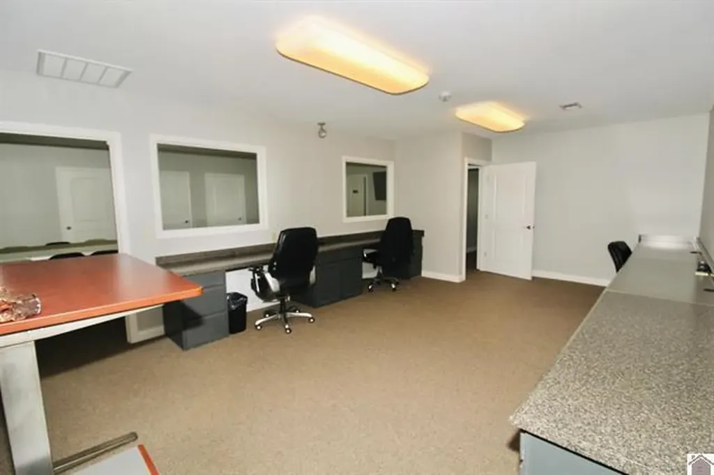1105 State Route 121 N Murray KY 42071