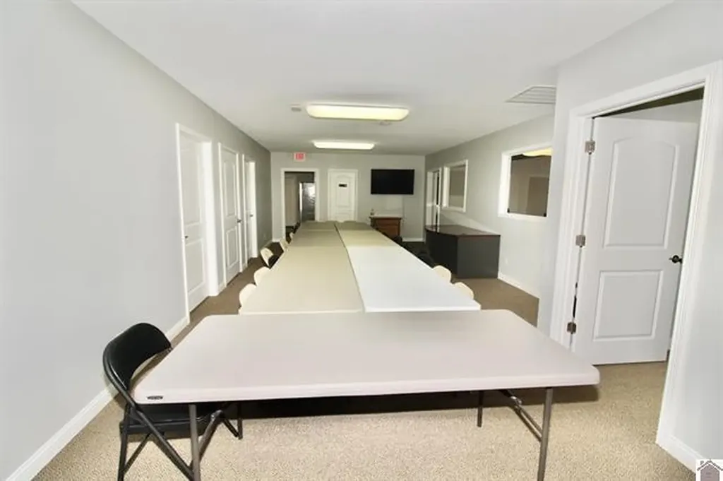 1105 State Route 121 N Murray KY 42071