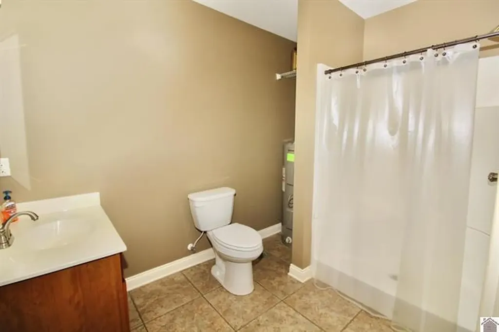 1105 State Route 121 N Murray KY 42071