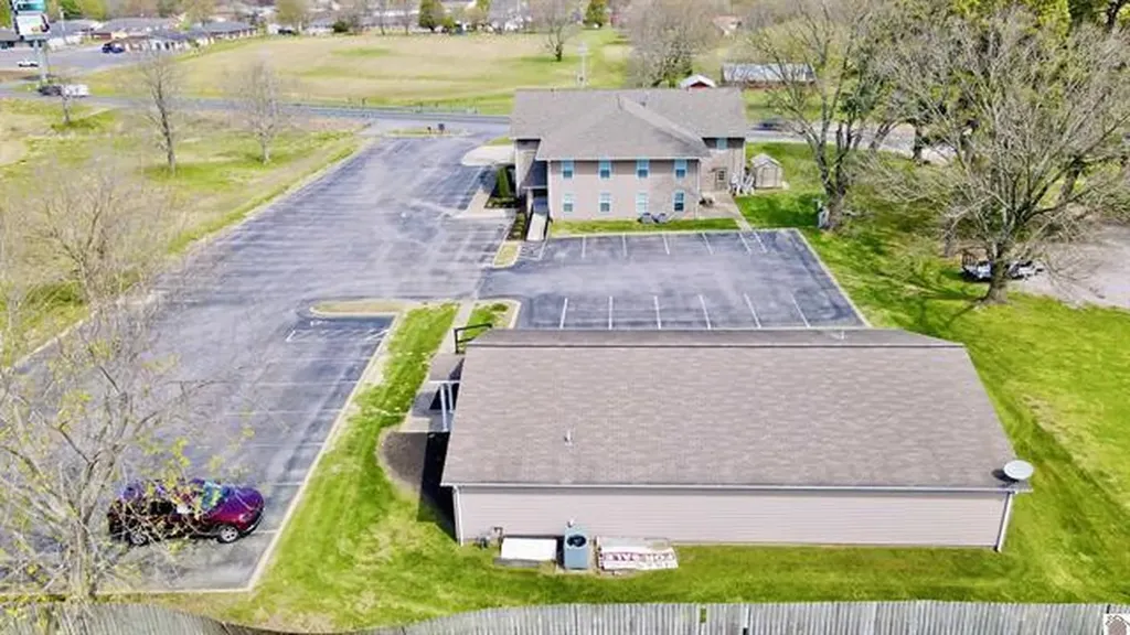 1105 State Route 121 N Murray KY 42071