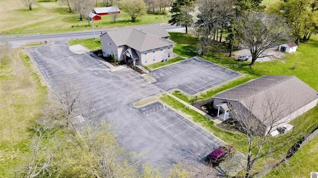 1105 State Route 121 N Murray KY 42071
