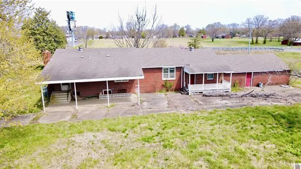 1105 State Route 121 N Murray KY 42071