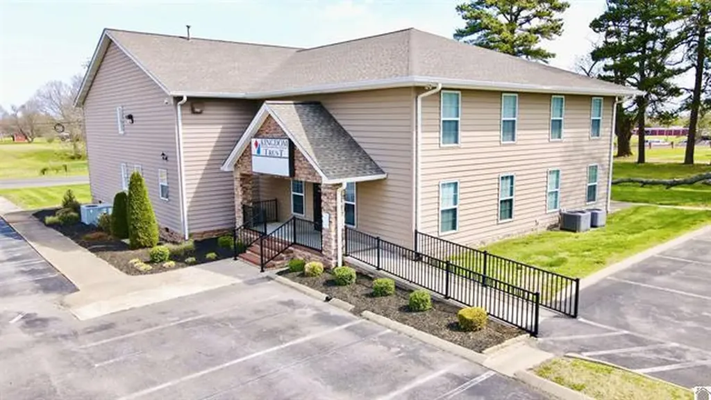 1105 State Route 121 N Murray KY 42071
