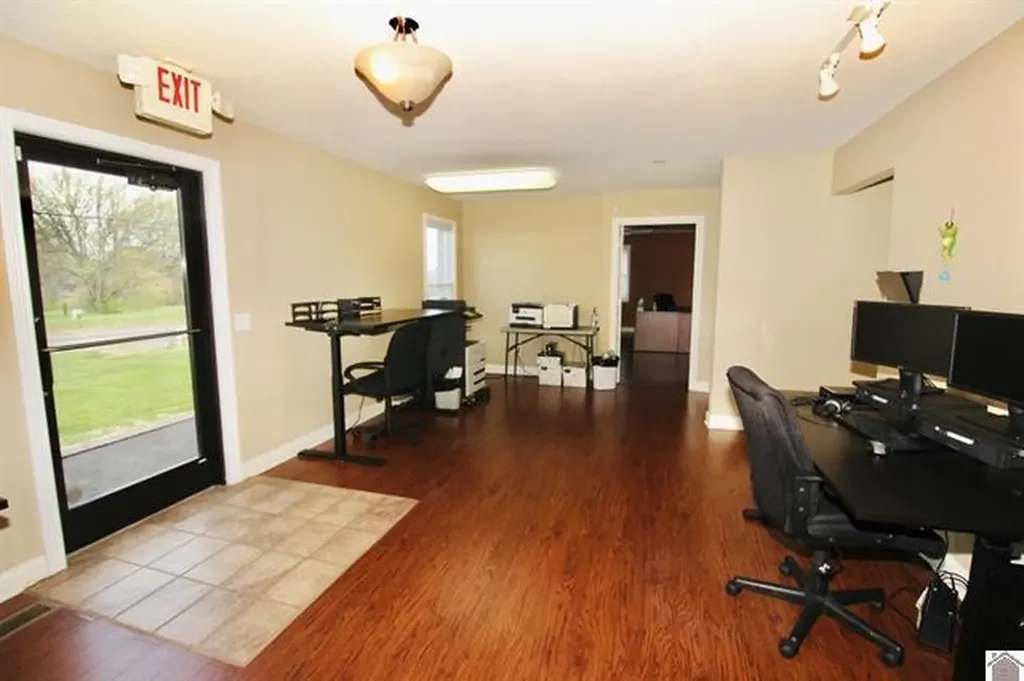 1105 State Route 121 N Murray KY 42071