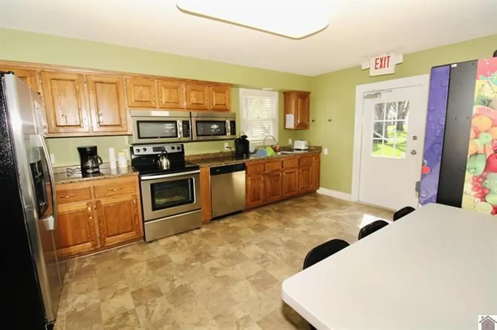 1105 State Route 121 N Murray KY 42071