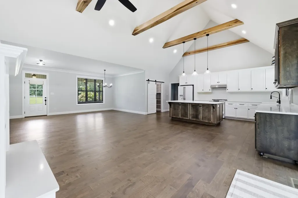 4221 N Kentucky 121 Murray KY 42071