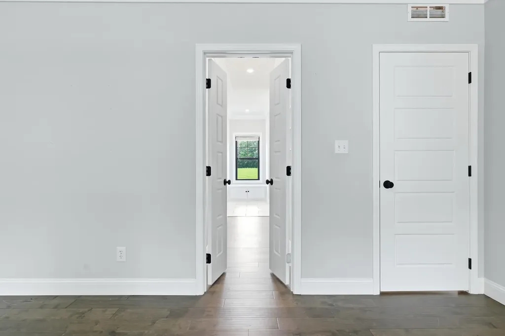 4221 N Kentucky 121 Murray KY 42071