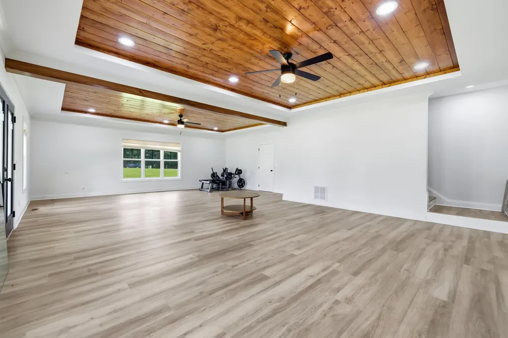 4221 N Kentucky 121 Murray KY 42071