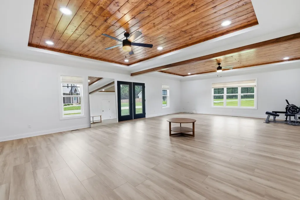 4221 N Kentucky 121 Murray KY 42071